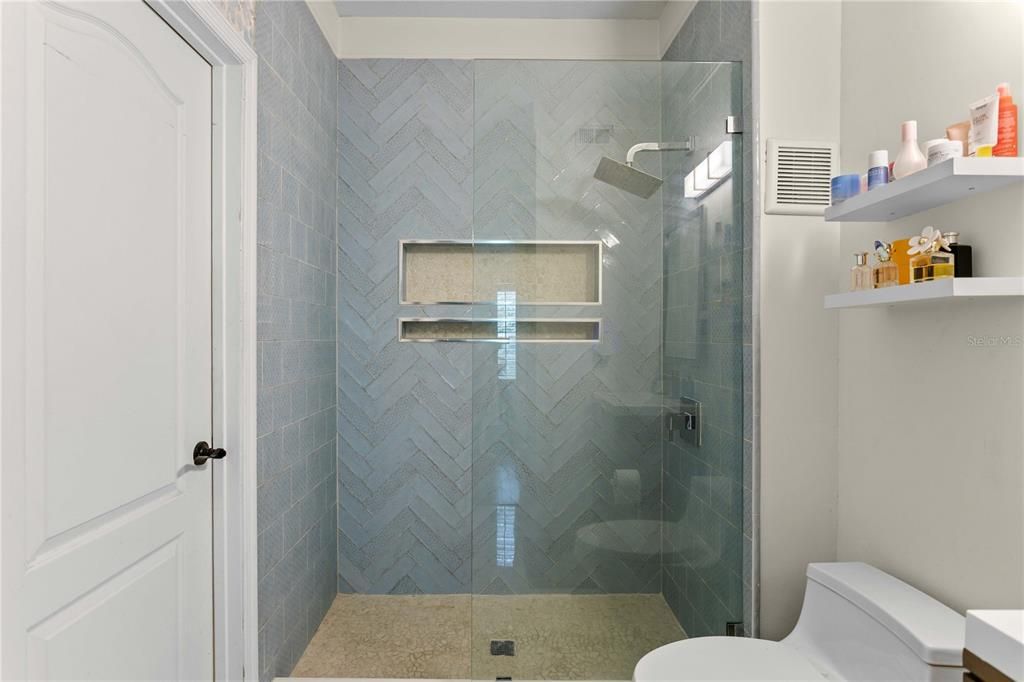 En Venta: $495,000 (1 camas, 1 baños, 1084 Pies cuadrados)
