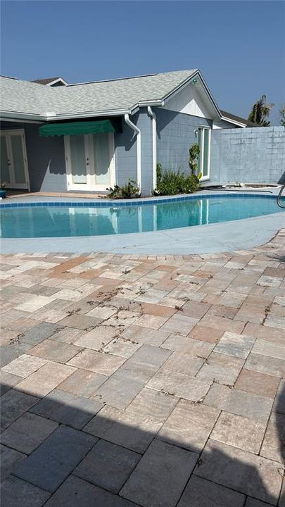 For Rent: $2,700 (3 beds, 2 baths, 1374 Square Feet)