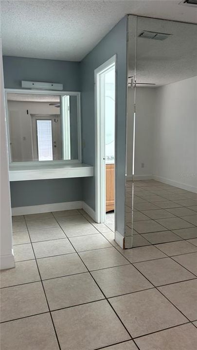 For Rent: $2,700 (3 beds, 2 baths, 1374 Square Feet)