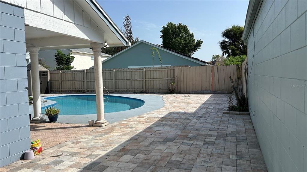For Rent: $2,700 (3 beds, 2 baths, 1374 Square Feet)