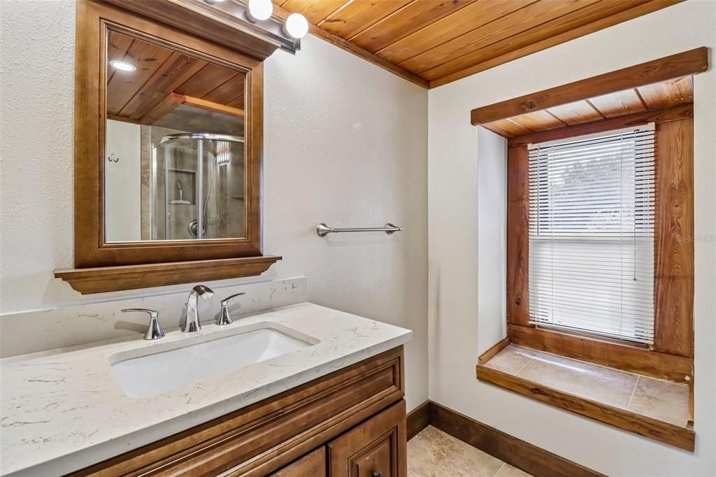 En Venta: $995,000 (3 camas, 2 baños, 2232 Pies cuadrados)