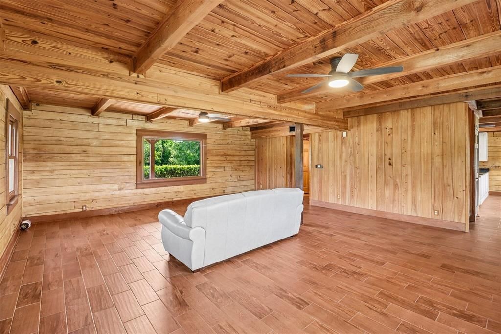 En Venta: $995,000 (3 camas, 2 baños, 2232 Pies cuadrados)