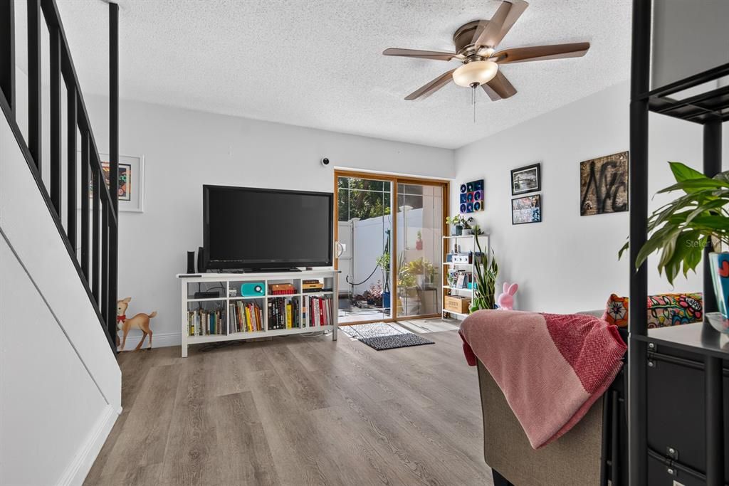 For Sale: $219,000 (2 beds, 1 baths, 1150 Square Feet)