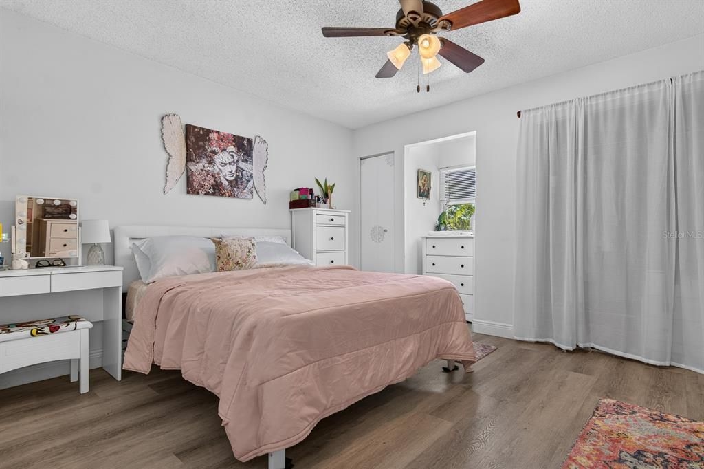 For Sale: $219,000 (2 beds, 1 baths, 1150 Square Feet)