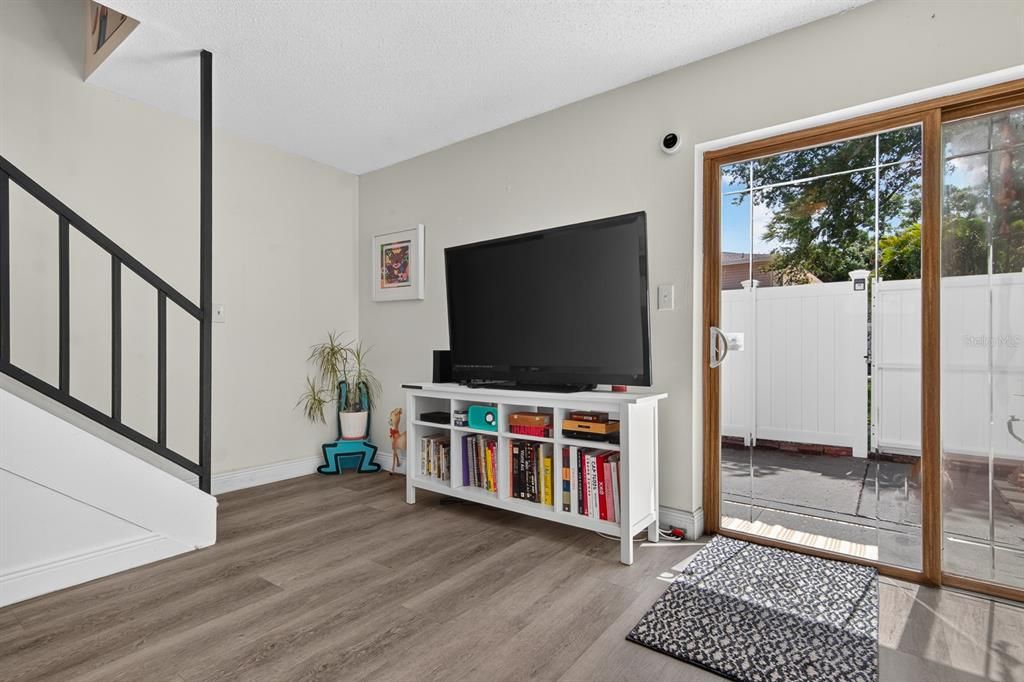 For Sale: $219,000 (2 beds, 1 baths, 1150 Square Feet)