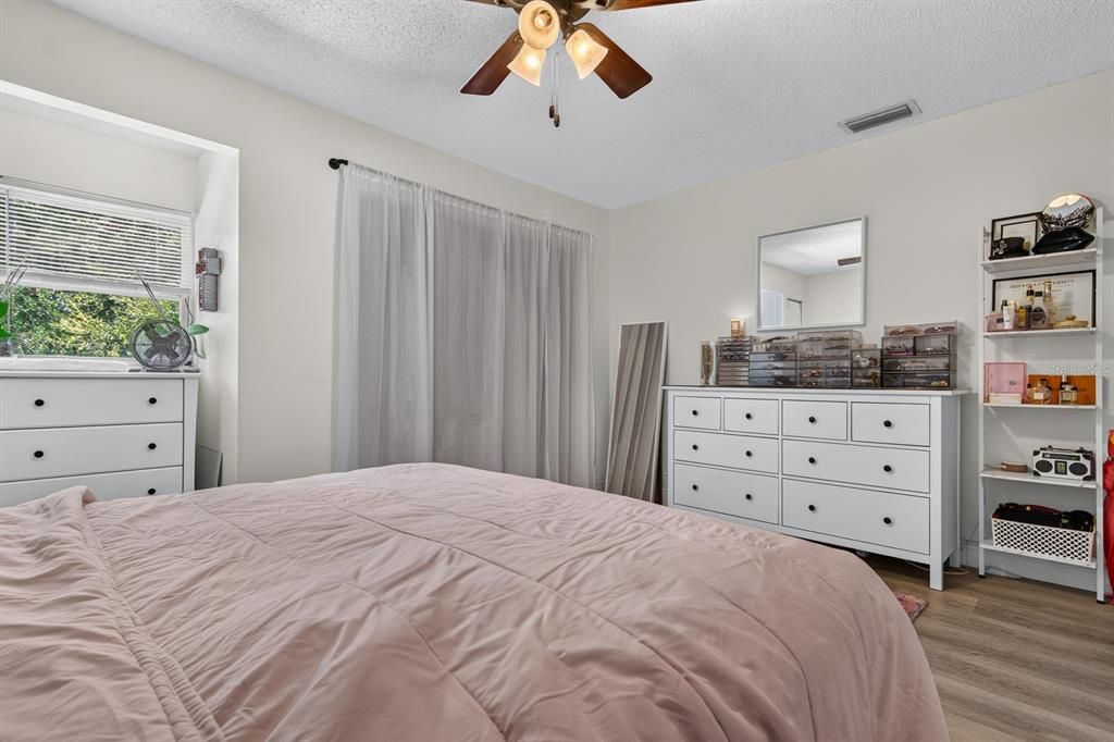 For Sale: $219,000 (2 beds, 1 baths, 1150 Square Feet)