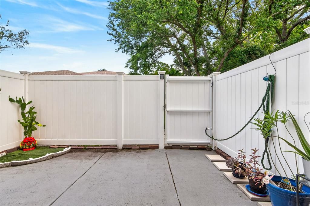 For Sale: $219,000 (2 beds, 1 baths, 1150 Square Feet)