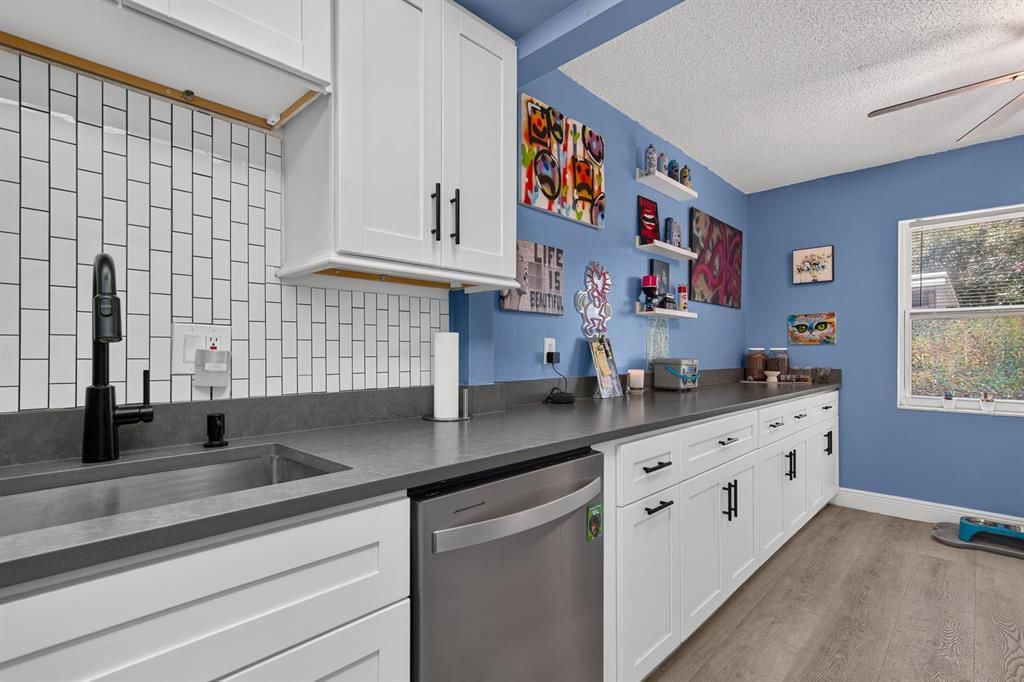 For Sale: $219,000 (2 beds, 1 baths, 1150 Square Feet)