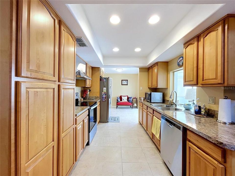 На продажу: $420,000 (3 спален, 2 ванн, 1624 Квадратных фут)