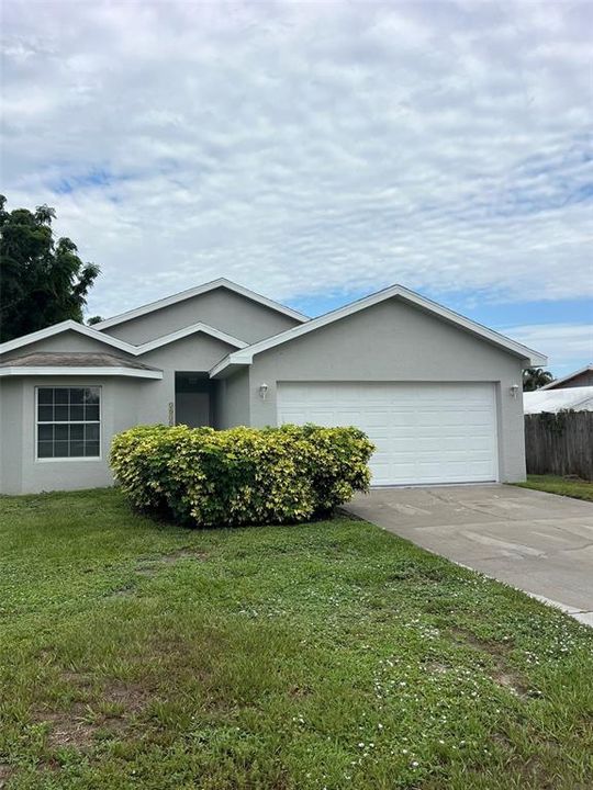 For Sale: $279,900 (3 beds, 2 baths, 1494 Square Feet)