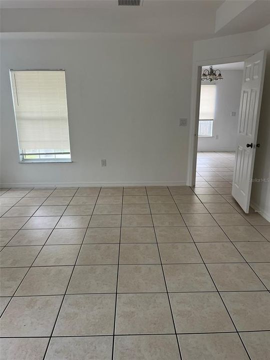 For Sale: $279,900 (3 beds, 2 baths, 1494 Square Feet)