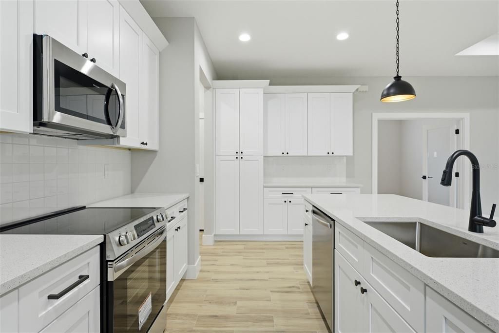 For Sale: $369,900 (3 beds, 2 baths, 1660 Square Feet)