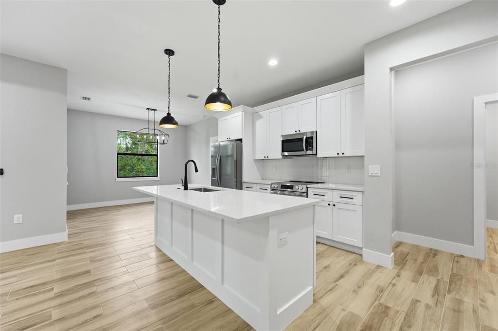 For Sale: $369,900 (3 beds, 2 baths, 1660 Square Feet)