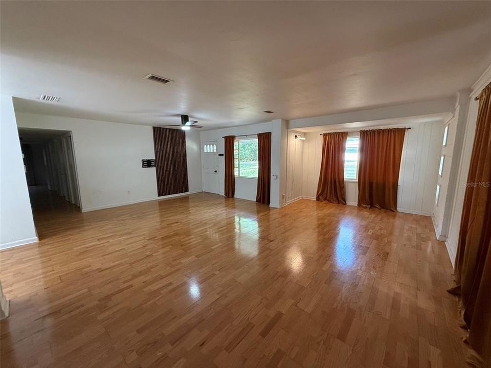 En Venta: $340,000 (3 camas, 2 baños, 1618 Pies cuadrados)
