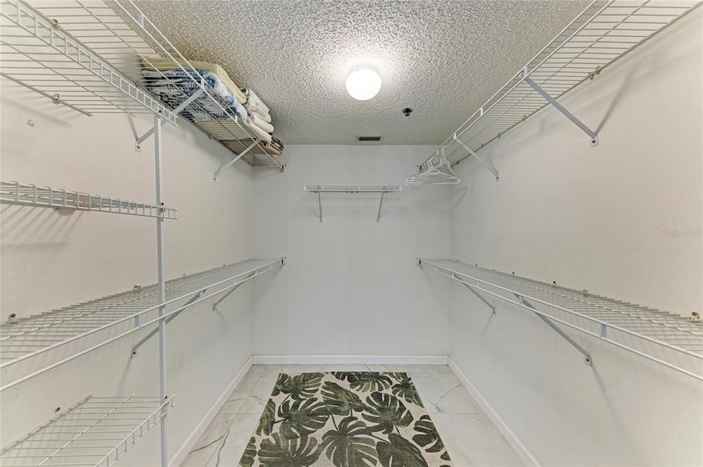For Sale: $225,000 (2 beds, 2 baths, 1212 Square Feet)