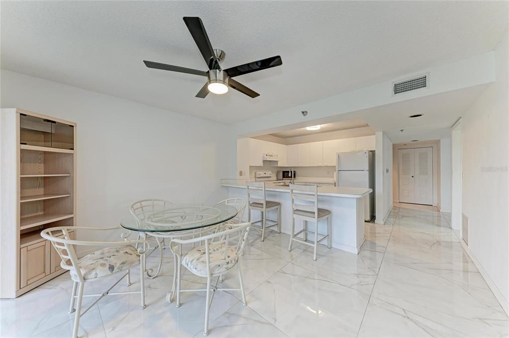For Sale: $225,000 (2 beds, 2 baths, 1212 Square Feet)