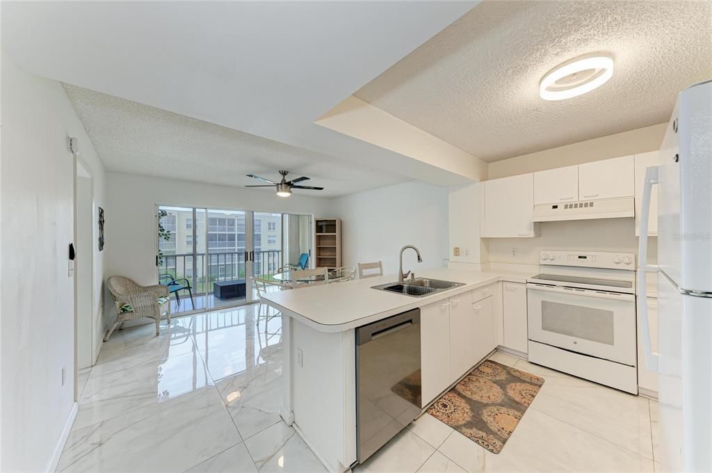 For Sale: $225,000 (2 beds, 2 baths, 1212 Square Feet)