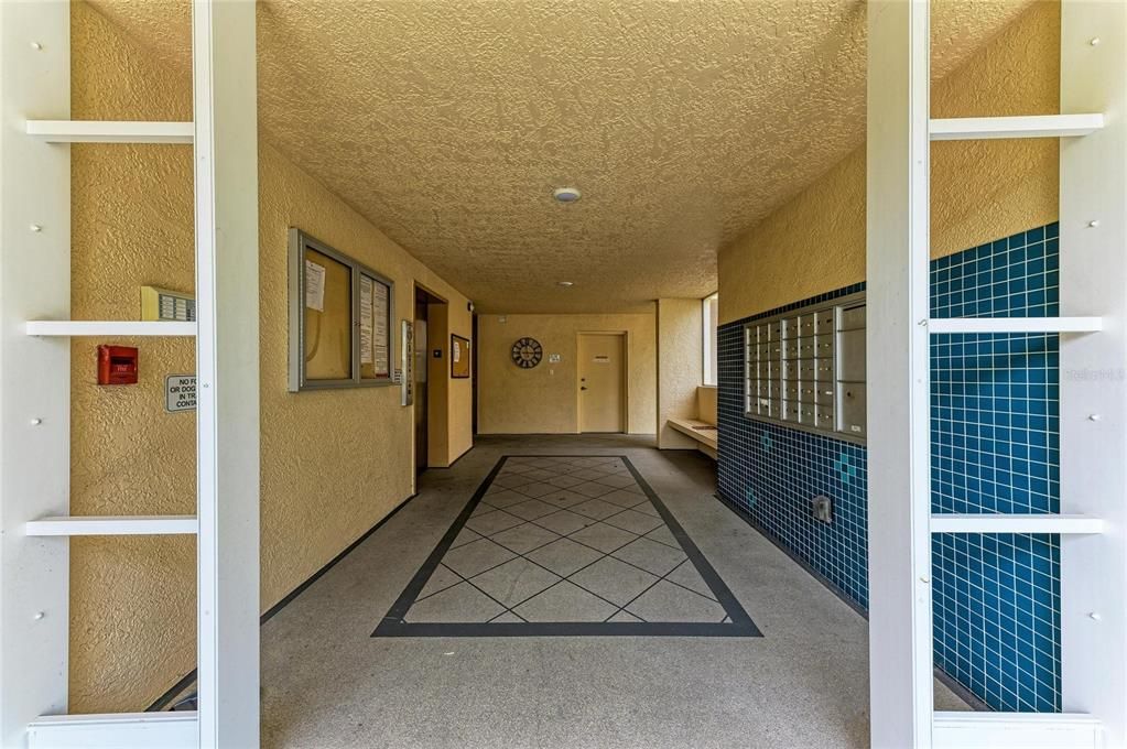 For Sale: $225,000 (2 beds, 2 baths, 1212 Square Feet)