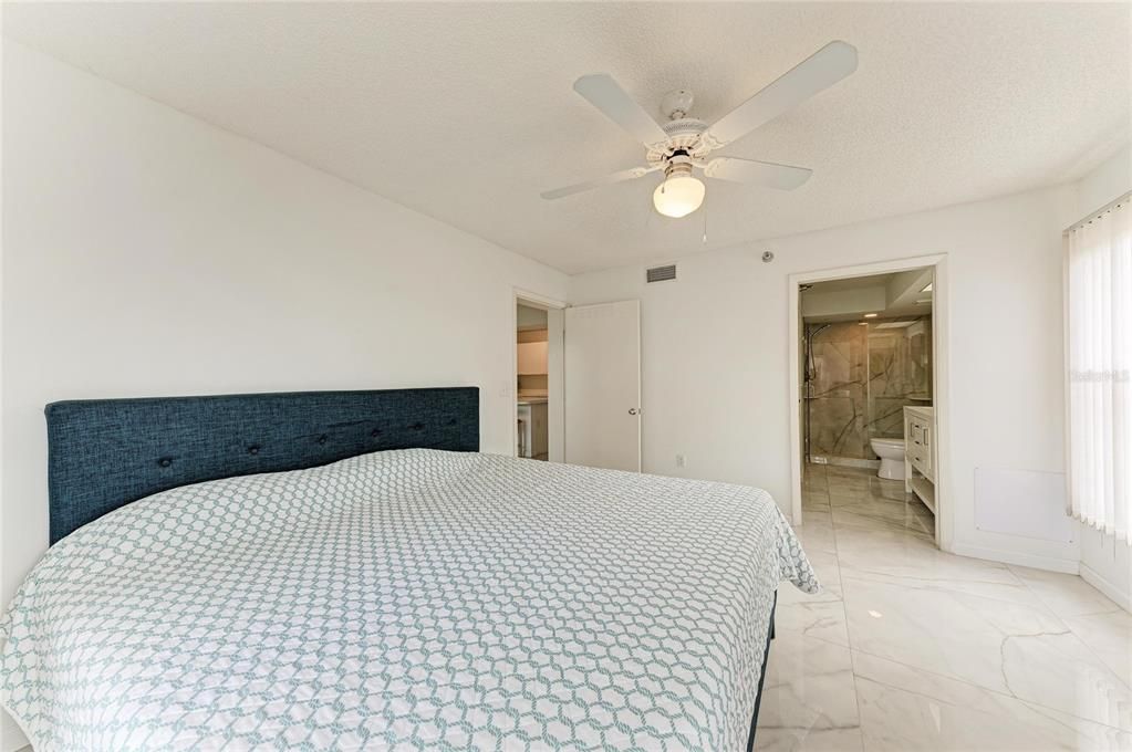 For Sale: $225,000 (2 beds, 2 baths, 1212 Square Feet)