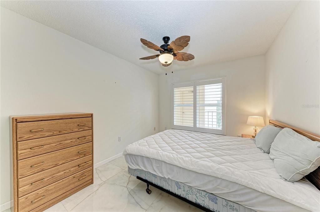 For Sale: $225,000 (2 beds, 2 baths, 1212 Square Feet)