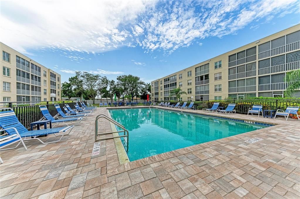 For Sale: $225,000 (2 beds, 2 baths, 1212 Square Feet)