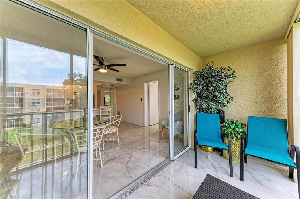 For Sale: $225,000 (2 beds, 2 baths, 1212 Square Feet)