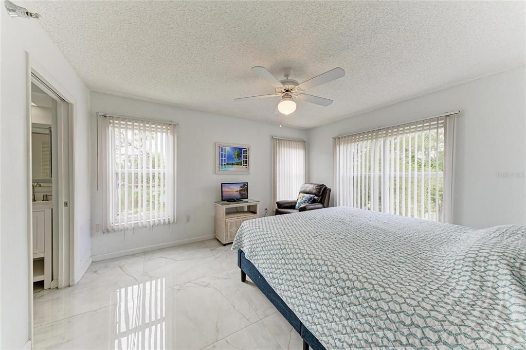 For Sale: $225,000 (2 beds, 2 baths, 1212 Square Feet)