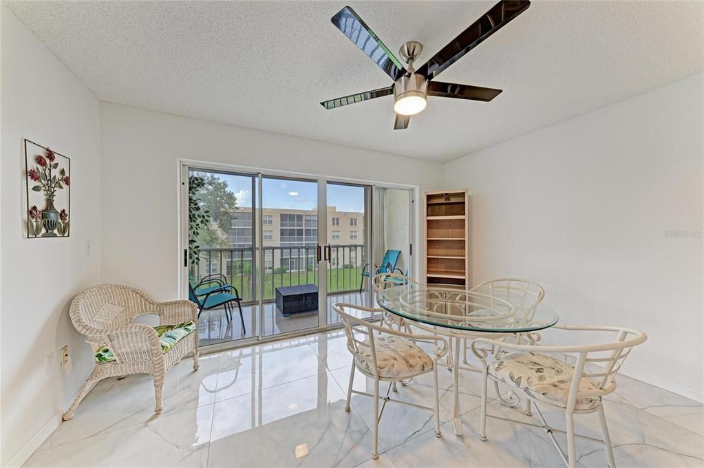 For Sale: $225,000 (2 beds, 2 baths, 1212 Square Feet)
