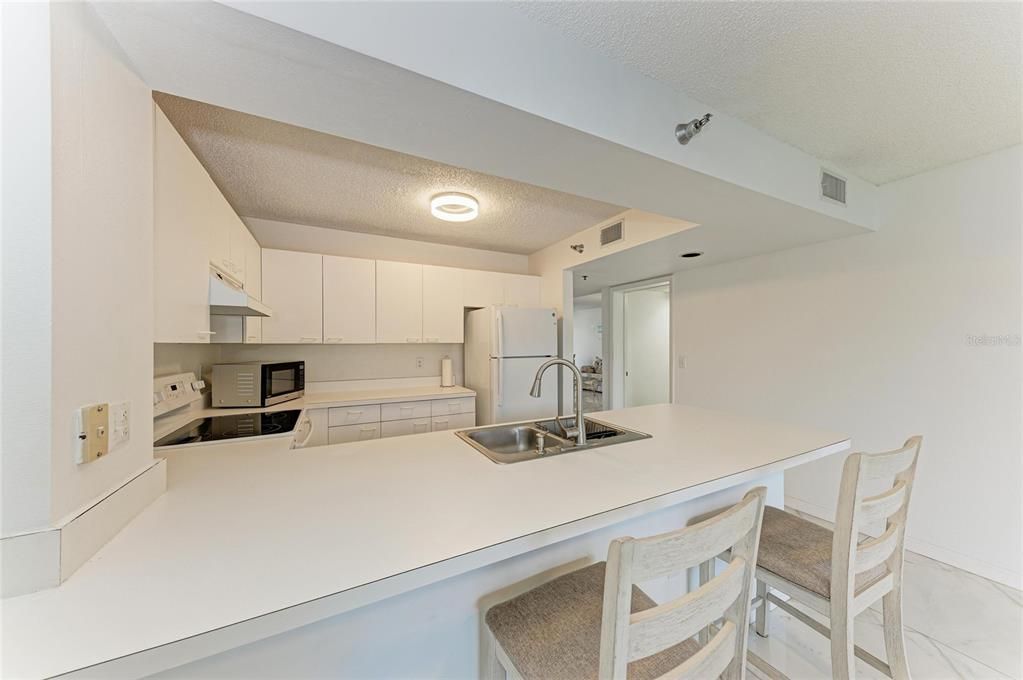 For Sale: $225,000 (2 beds, 2 baths, 1212 Square Feet)