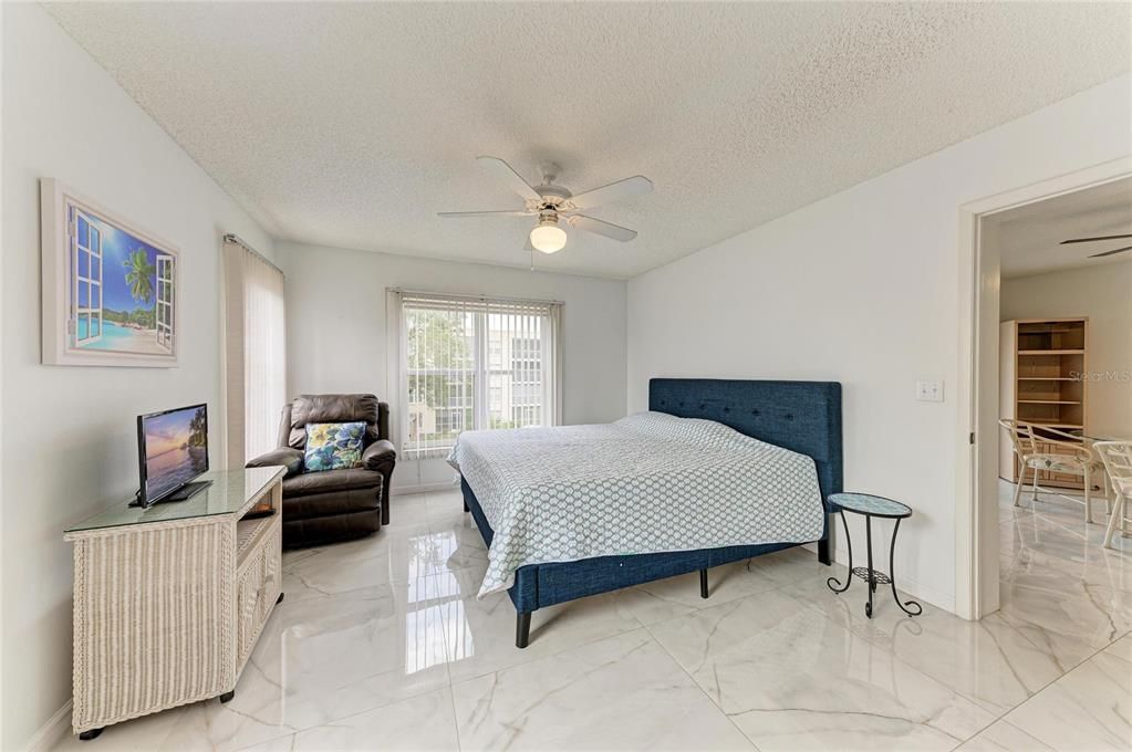 For Sale: $225,000 (2 beds, 2 baths, 1212 Square Feet)