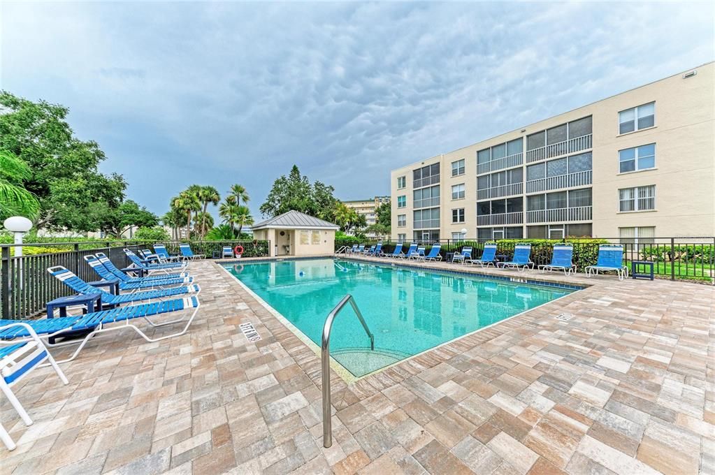 For Sale: $225,000 (2 beds, 2 baths, 1212 Square Feet)