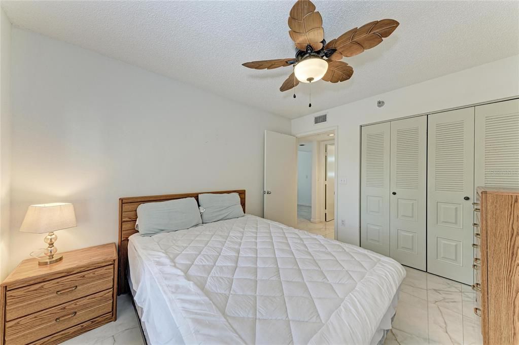For Sale: $225,000 (2 beds, 2 baths, 1212 Square Feet)