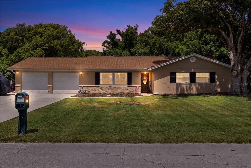 For Sale: $399,999 (3 beds, 2 baths, 1759 Square Feet)