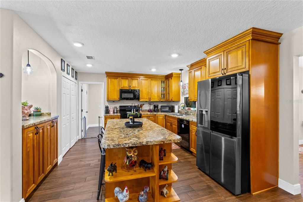 For Sale: $399,999 (3 beds, 2 baths, 1759 Square Feet)