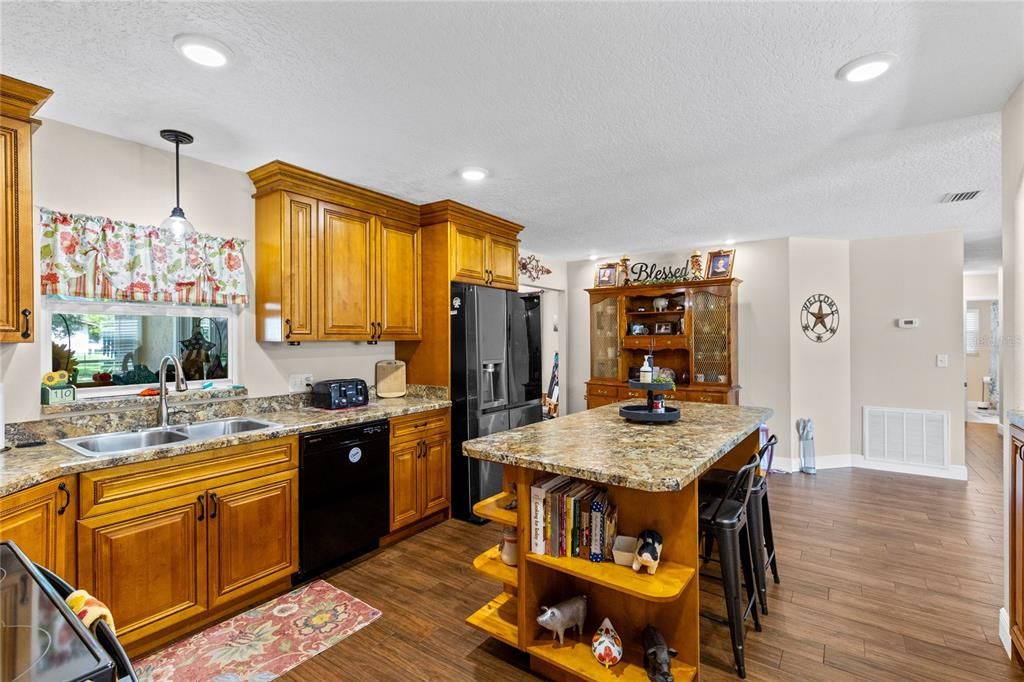 For Sale: $399,999 (3 beds, 2 baths, 1759 Square Feet)