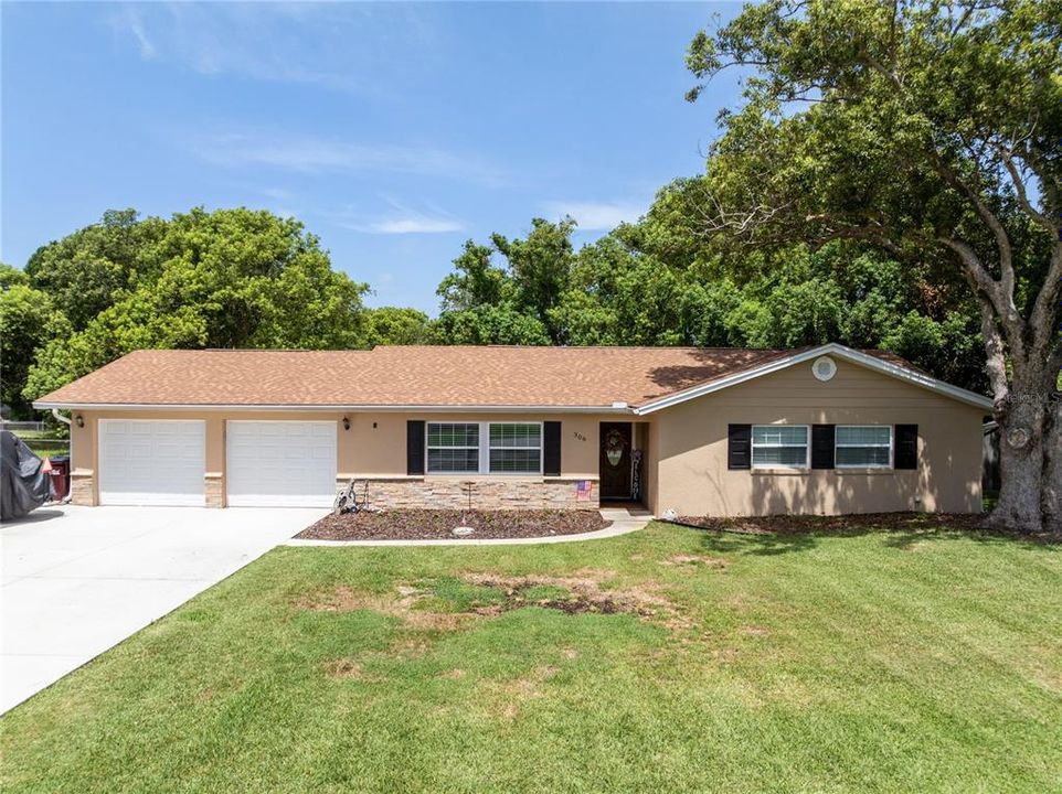 For Sale: $399,999 (3 beds, 2 baths, 1759 Square Feet)