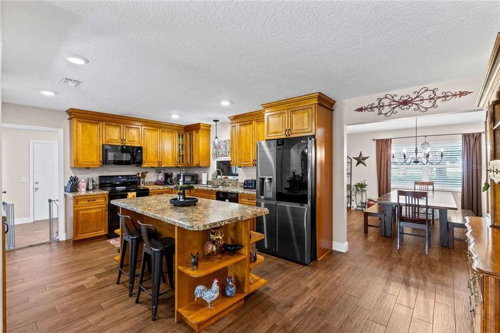 For Sale: $399,999 (3 beds, 2 baths, 1759 Square Feet)