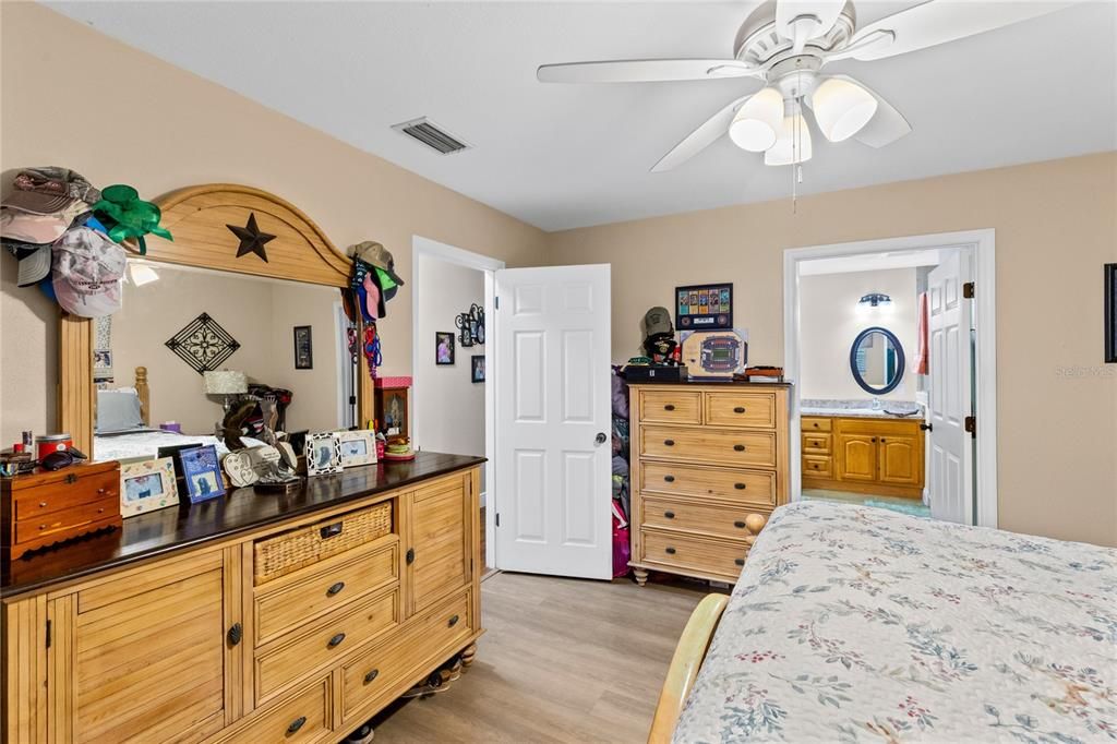 For Sale: $399,999 (3 beds, 2 baths, 1759 Square Feet)