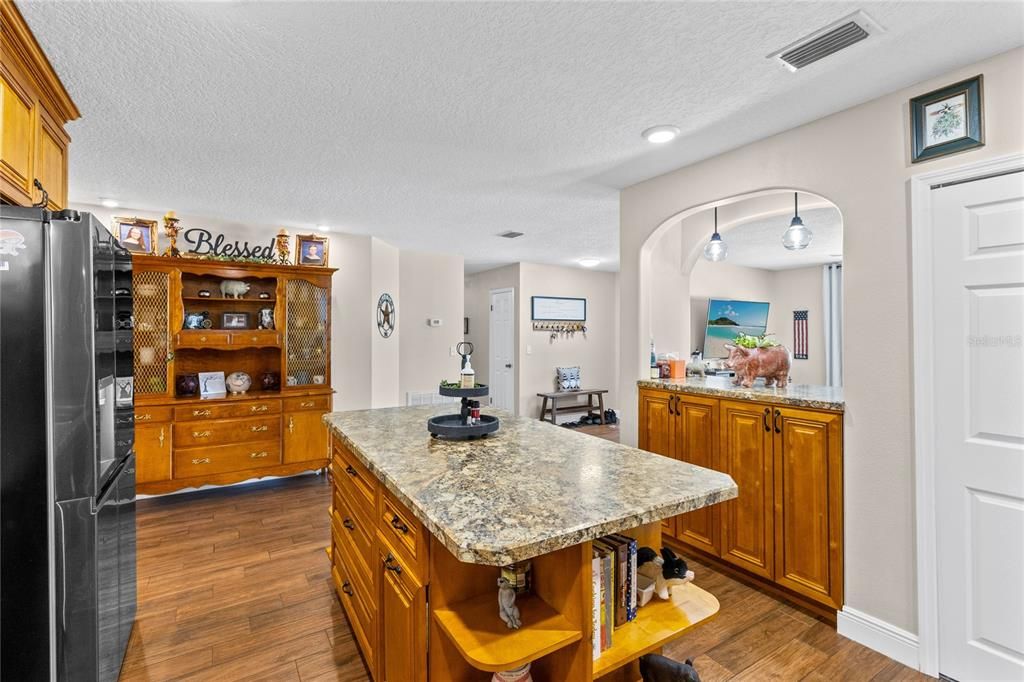 For Sale: $399,999 (3 beds, 2 baths, 1759 Square Feet)