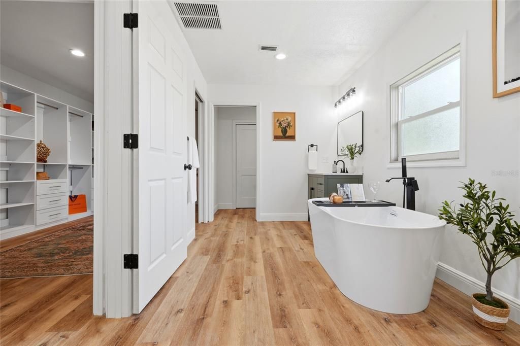 En Venta: $799,900 (6 camas, 4 baños, 4720 Pies cuadrados)