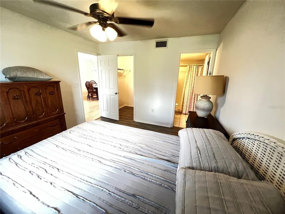 For Sale: $141,000 (2 beds, 2 baths, 868 Square Feet)