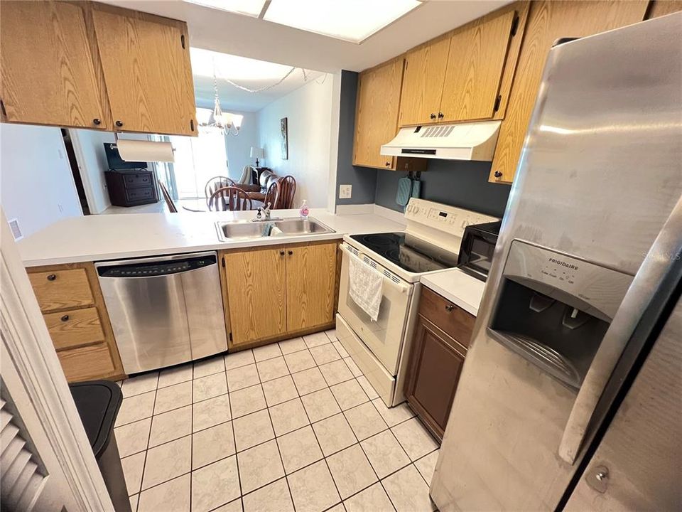 For Sale: $141,000 (2 beds, 2 baths, 868 Square Feet)