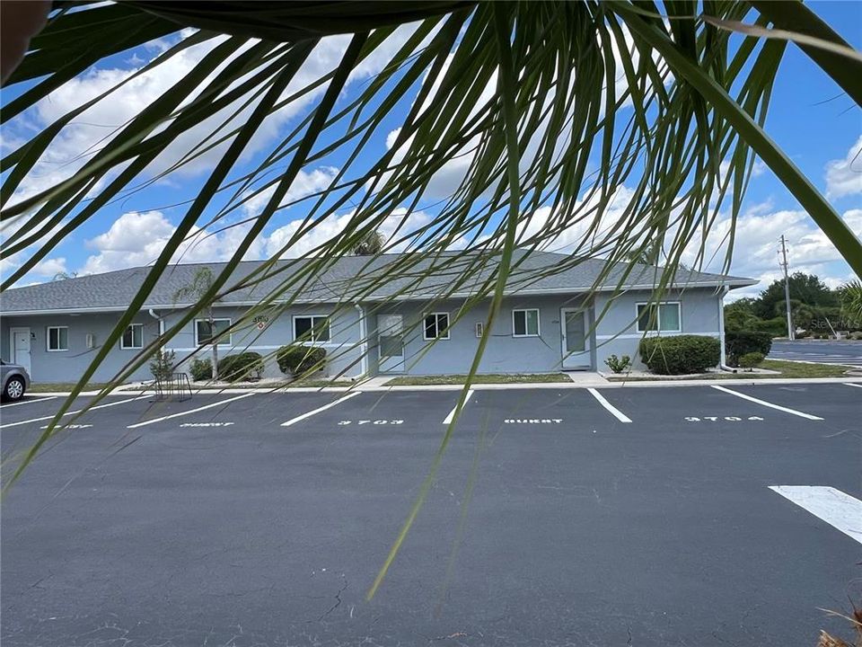 For Sale: $141,000 (2 beds, 2 baths, 868 Square Feet)