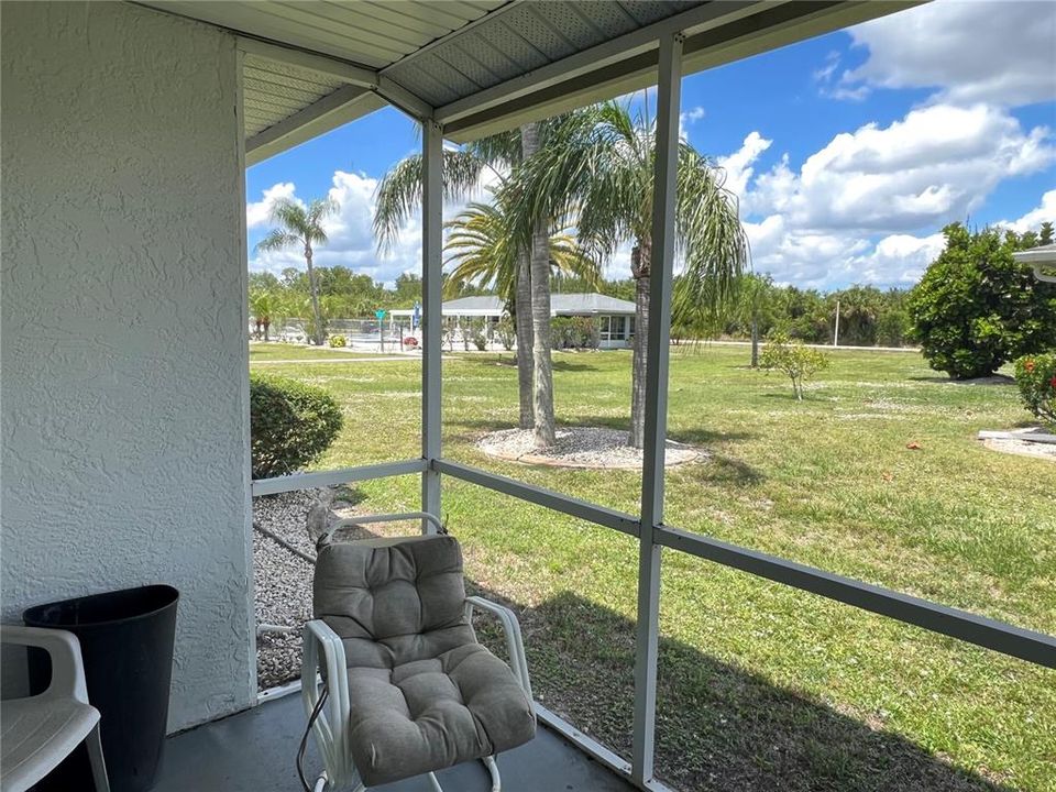 For Sale: $141,000 (2 beds, 2 baths, 868 Square Feet)