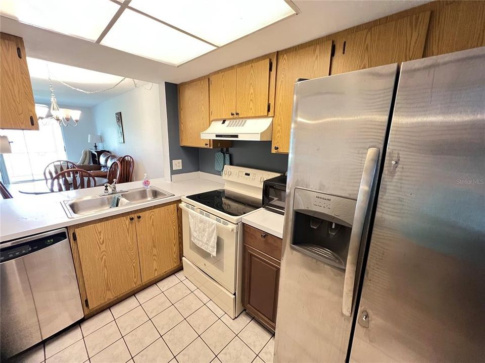 For Sale: $141,000 (2 beds, 2 baths, 868 Square Feet)