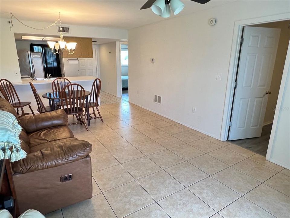For Sale: $141,000 (2 beds, 2 baths, 868 Square Feet)