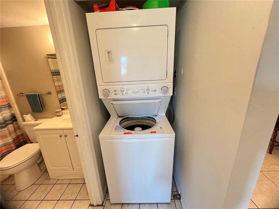 For Sale: $141,000 (2 beds, 2 baths, 868 Square Feet)