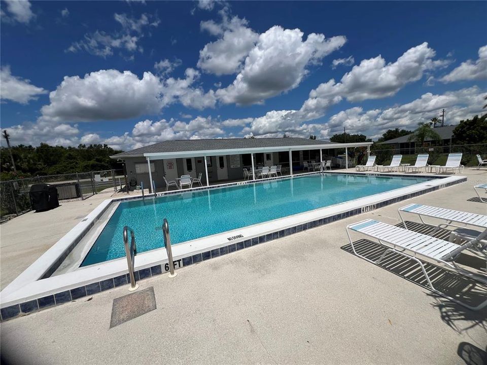 For Sale: $141,000 (2 beds, 2 baths, 868 Square Feet)