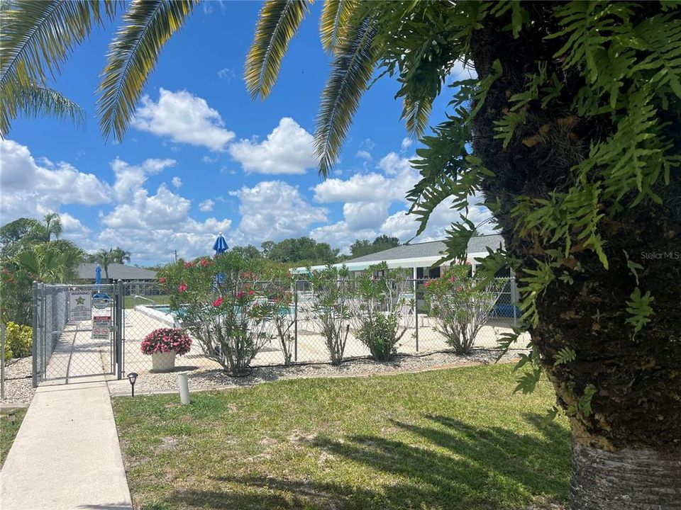 For Sale: $141,000 (2 beds, 2 baths, 868 Square Feet)