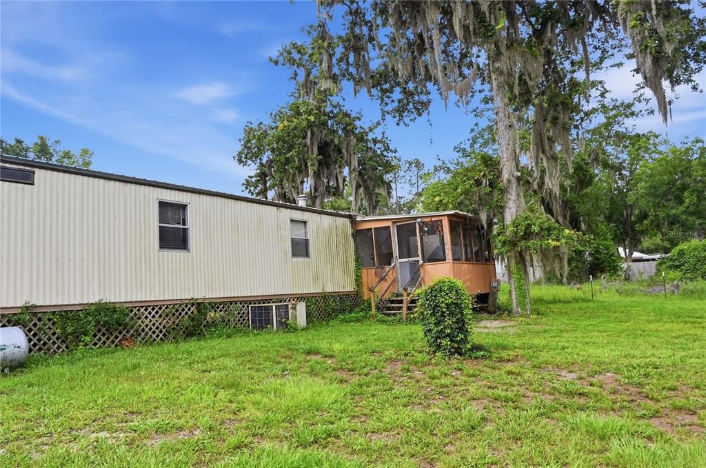 For Sale: $87,000 (2 beds, 2 baths, 924 Square Feet)